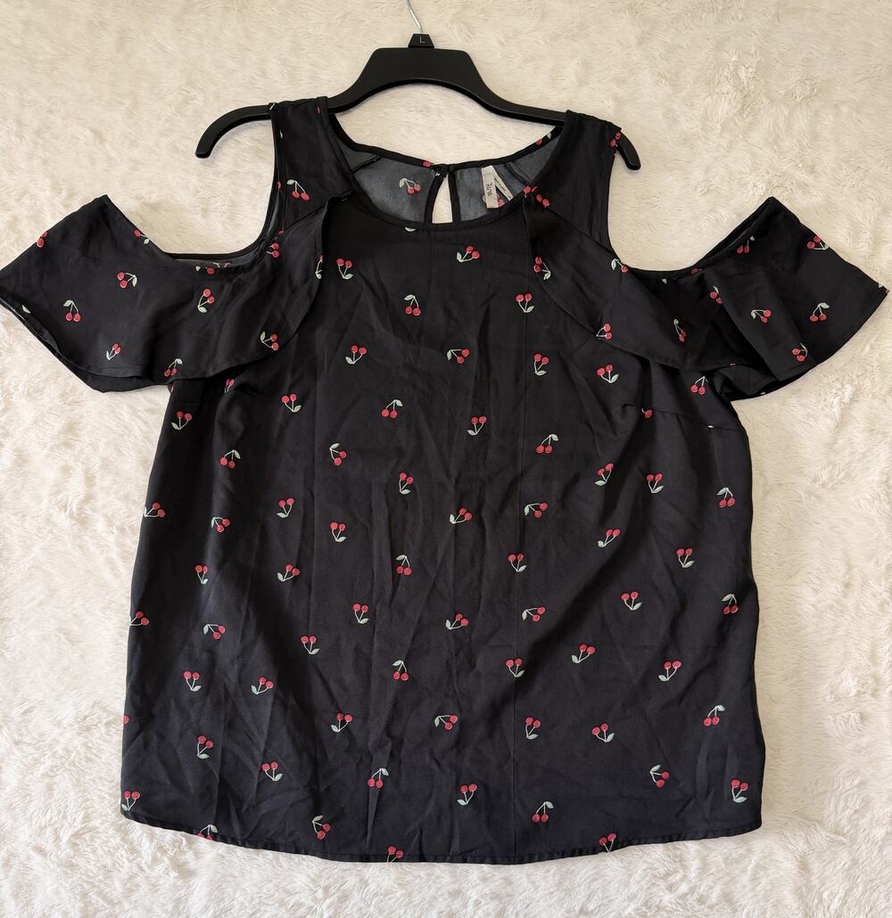 Truth NYC Black Cherry Print Cold Shoulder Top Womens 1X Ruffle Keyhole Blouse